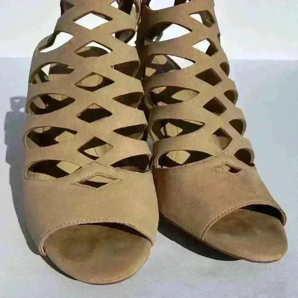 Gianni Bini Heels - Picture 2 of 10